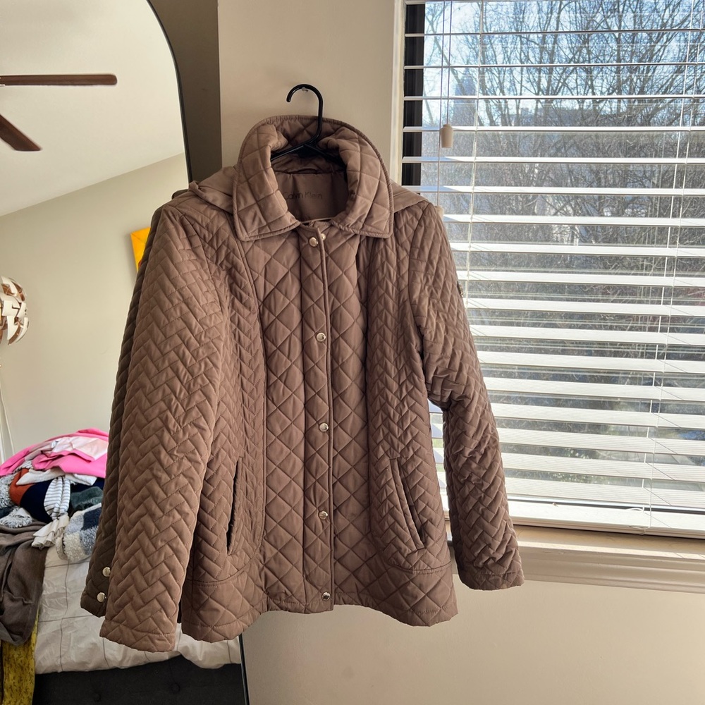 Brand: Calvin Klein. Good Condition.
